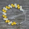 Žluto-bílé zdvojené květy korálkový náramek